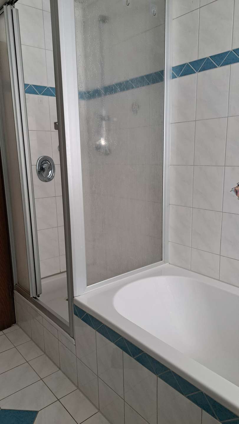 Badewanne + Dusche Whg. 4OG